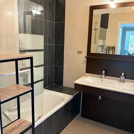 65m2 Avec Piscine Et Rez De Jardin 80m2 * Fréjus