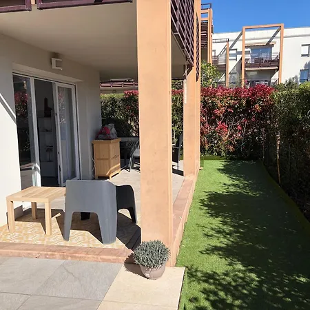65m2 Avec Piscine Et Rez De Jardin 80m2
