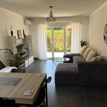 65m2 Avec Piscine Et Rez De Jardin 80m2 *